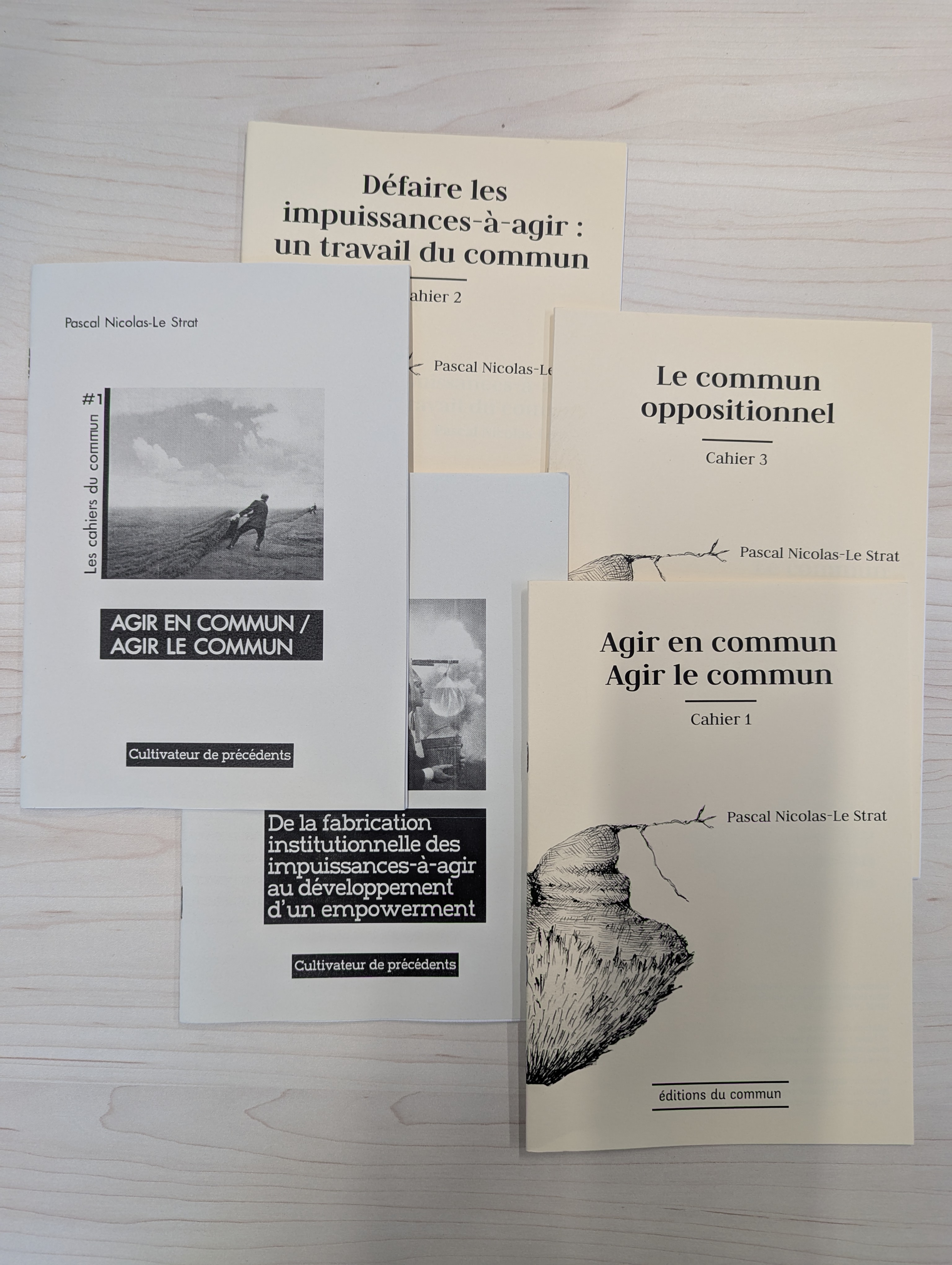 Brochures des premiers textes en 2015